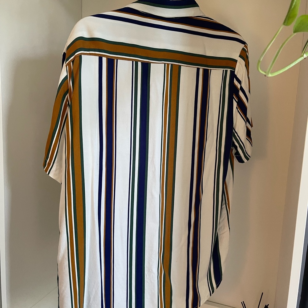 Short sleeve button down - Picture 3 of 5